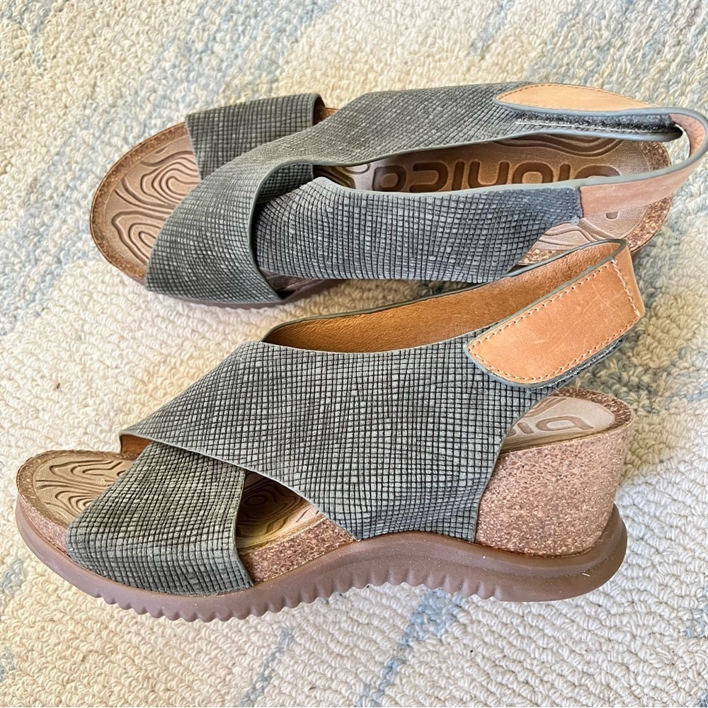 Bionica Gray and Tan Sandals